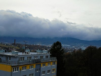 Mraky nad Ještědem.