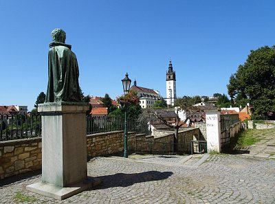 Katedrála Sv. Štěpána od sochy K.H.Máchy