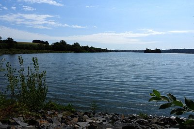 Pohled na Hlučínské jezero od Jilešovic