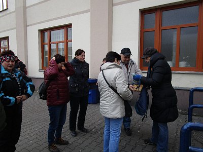 Raději už to sklidím, než se začnou slítávat holubi