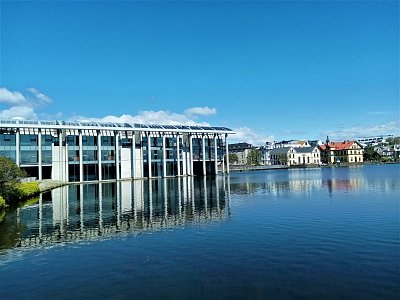 2023 - nový hotel na jezeru v centru Reykjavíku