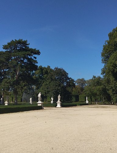 Zámecký park má rozlohu 15,5 ha