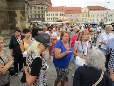 Dávám vám volno, v šest večer u ohně!