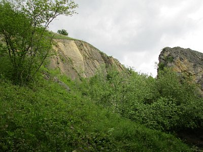 A začínají slibované skály