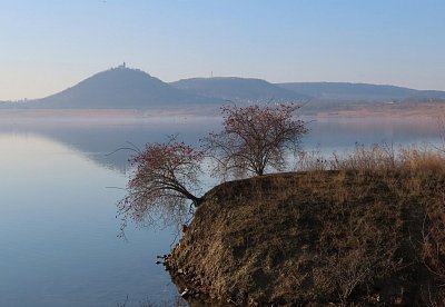 Stromky nad hladinou