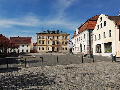 namesti-v-hradku.jpg