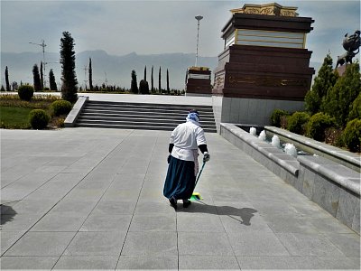 Pamětní areál Halk Hakydasy, hledání neexistující špíny