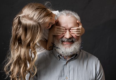 Petr (65 let): Nesmím vnoučatům říkat, ať nebrečí a že jim to sluší