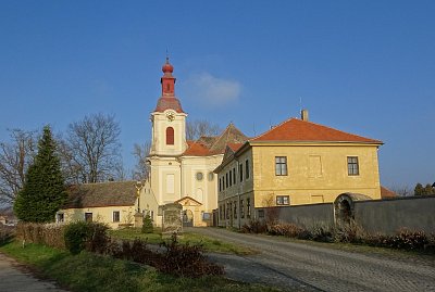 Počaply - ke kostelu