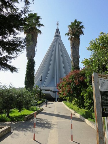 poutni-kostel-santuario-della-madonna-delle-lacrime.jpg