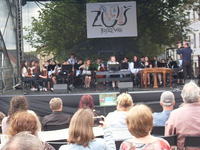 Publikum si všechny skladby pozorně vyslechlo