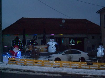 Večerní osvětlení zaujme i všechny projíždějící cestující