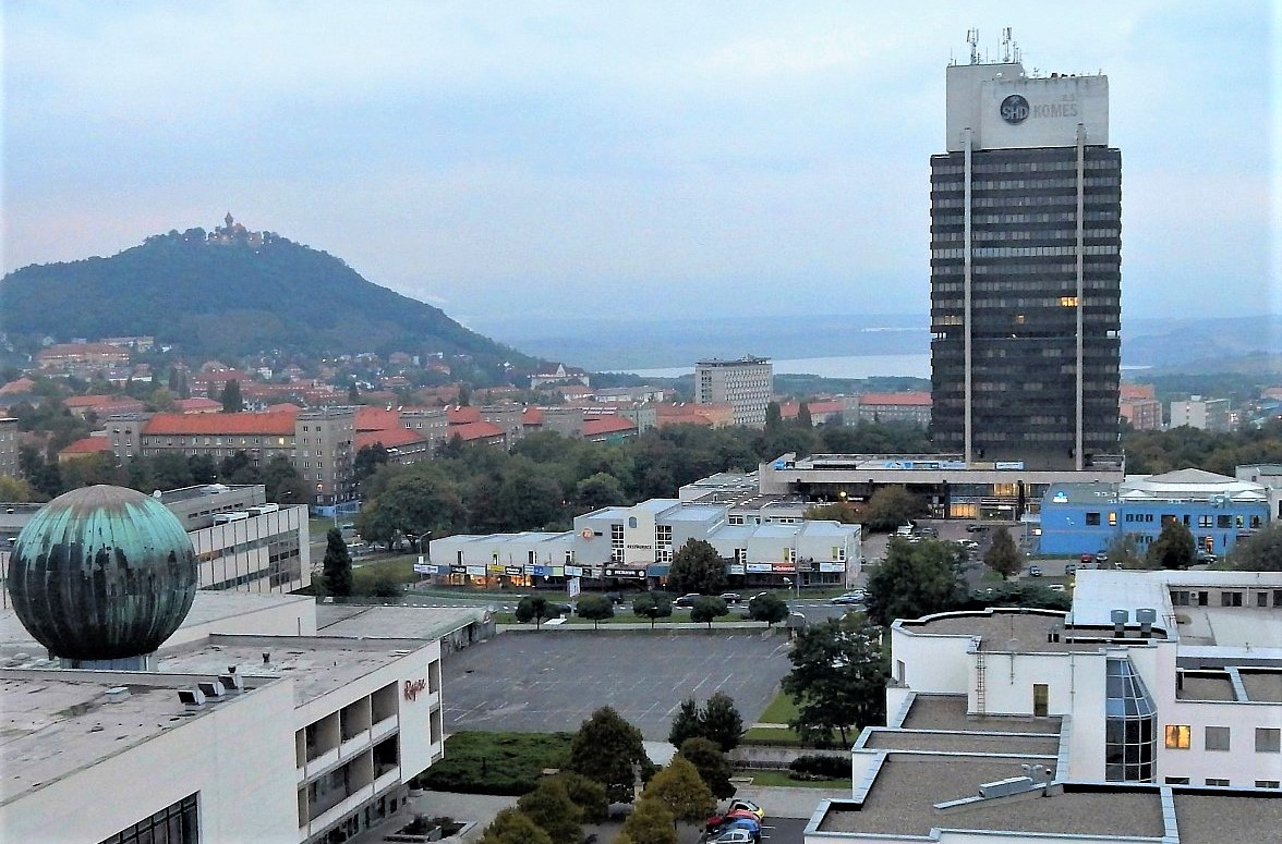 Procházky kolem mostu v pražské Troji