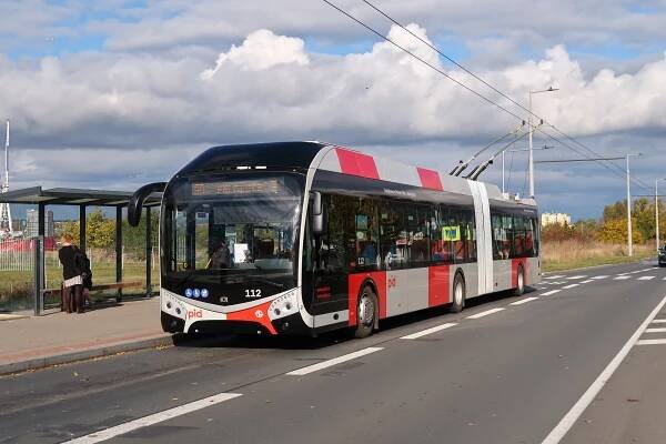 Šokující jízda trolejbusem MHD v Praze. Lidé nevěřili svým očím, co je při jízdě čekalo za překvapení
